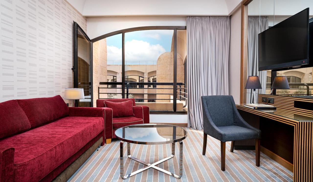 Executive Suite,1318840375:JPEG